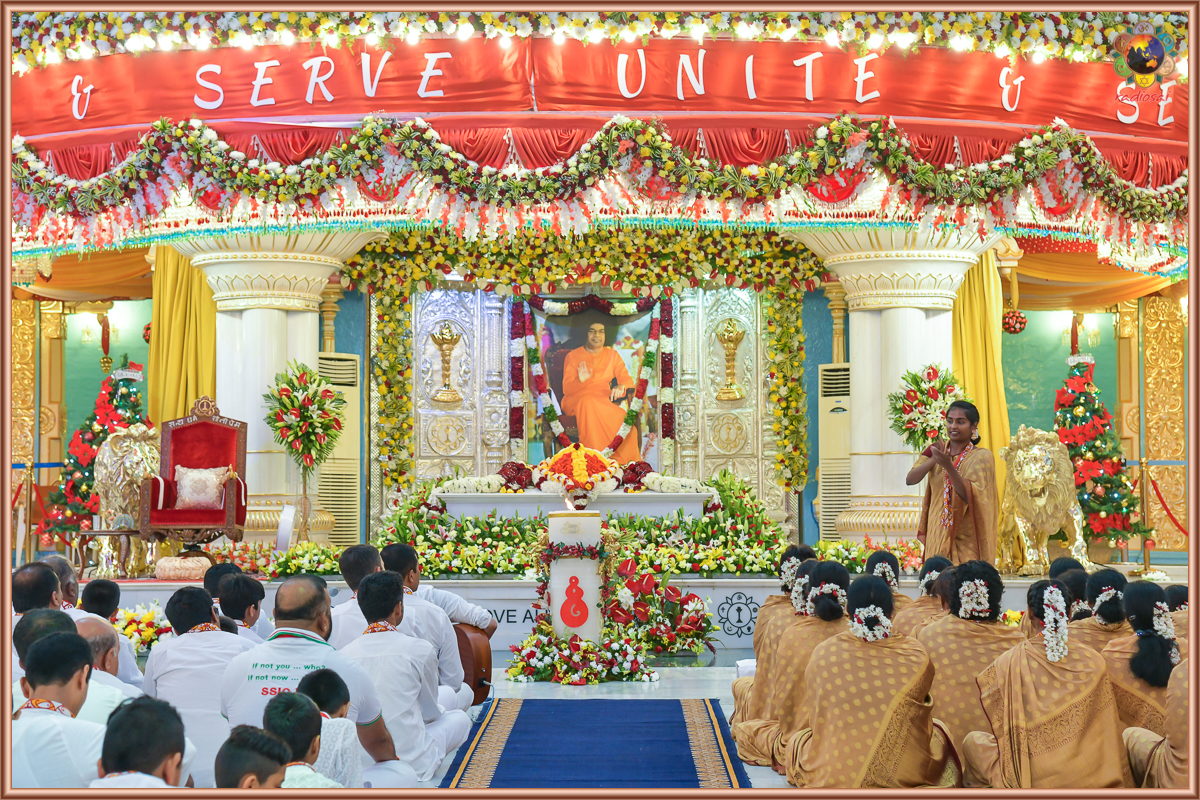 Christmas Celebrations (Morning) at Prasanthi Nilayam - 2018