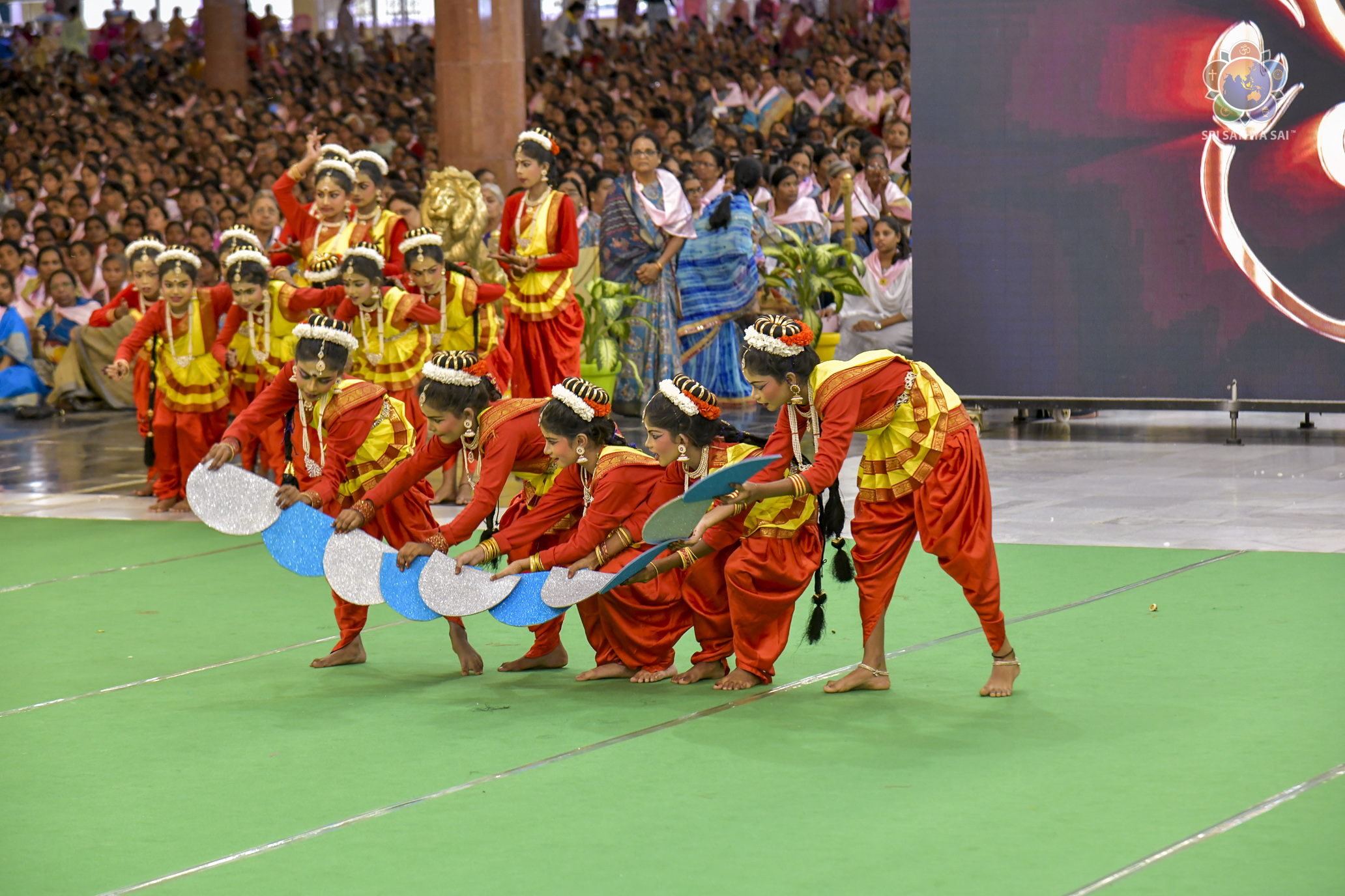 Poornavatari Sri Sathya Sai - Dance Presentation by the Bal Vikas ...