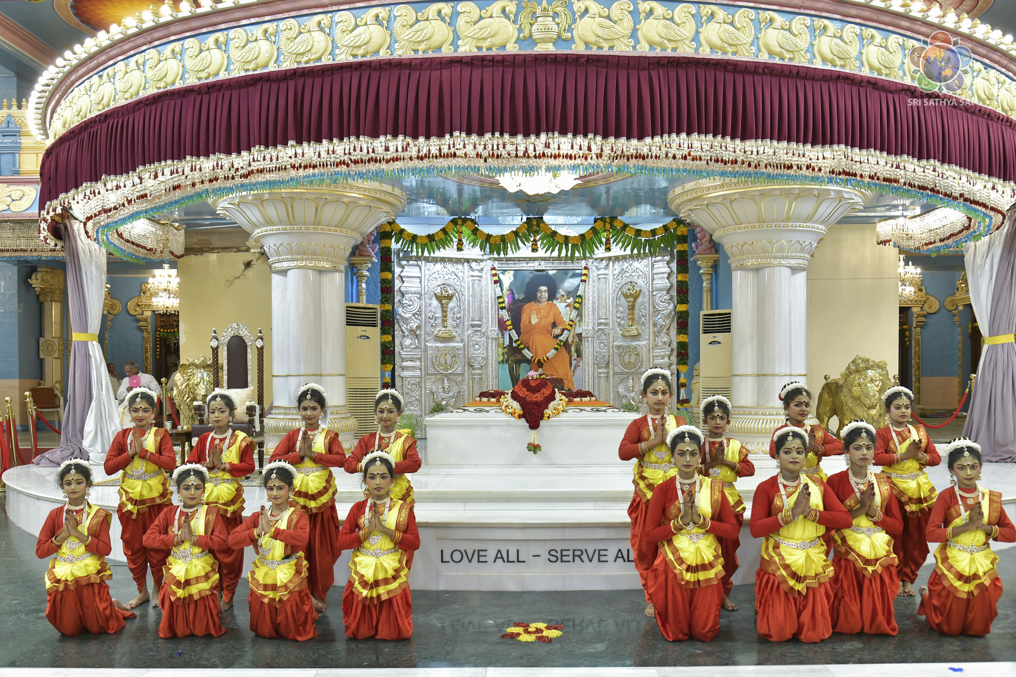 Poornavatari Sri Sathya Sai - Dance Presentation by the Bal Vikas ...